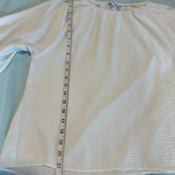 Calvin Klein Women's Medium Cold Shoulder White Blouse. Crushed Textured Fabric. - Picture 4 of 10